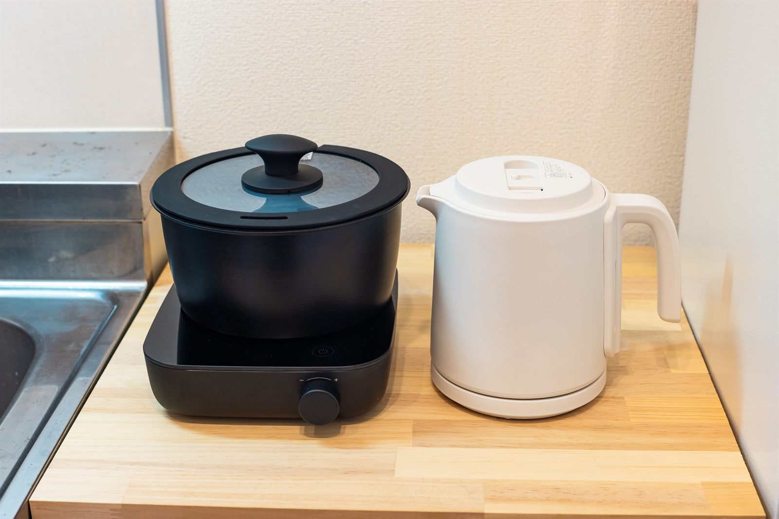 電気ケトルと調理器具